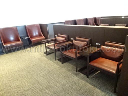 羽田JALダイヤモンドプレミアラウンジ 椅子席