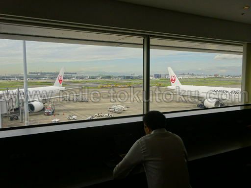 羽田JALダイヤモンドプレミアラウンジ 外の景色