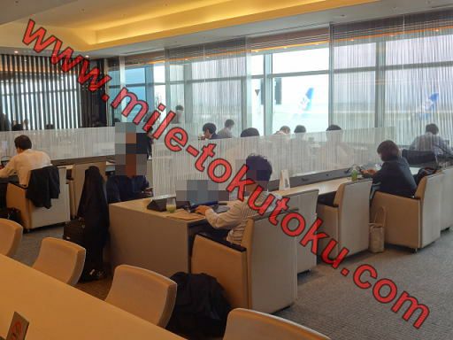 羽田空港 国内線 ANAラウンジ カウンター席