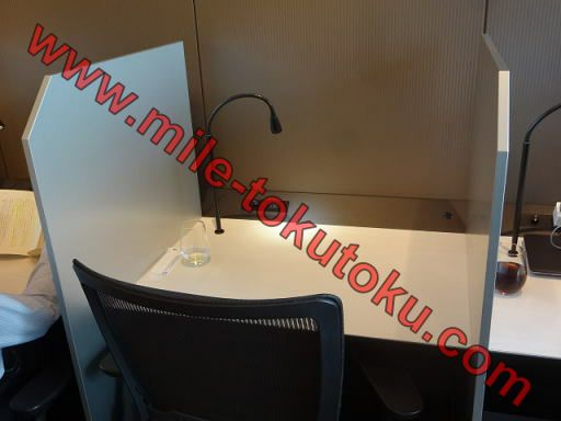 羽田空港 国内線 ANAラウンジ 仕切りがある