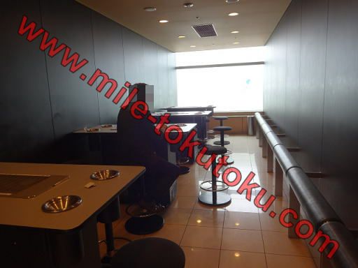 羽田空港 国内線 ANAラウンジ 喫煙室の様子