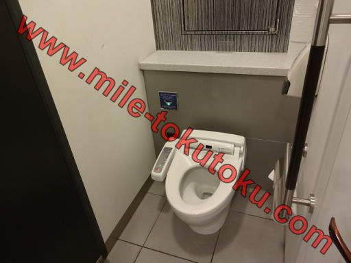 羽田空港 国内線 ANAラウンジ トイレのウォシュレット便座
