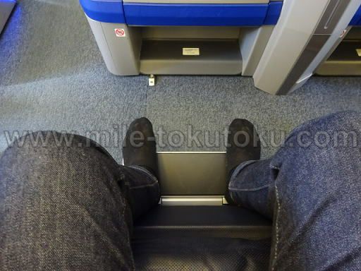 ANA国内線 プレミアムクラス フットレスト