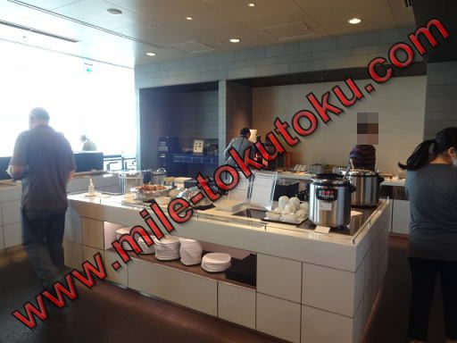 �H�c ANA���E���W�̐H���J�E���^�[ 