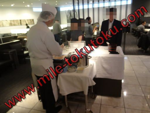 ���c/�H�c ANA���E���W�̐H�� �V�F�t�T�[�r�X�̍s��