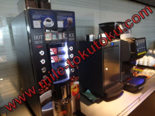 ���c/�H�c ANA���E���W�̐H�� �R�[�q�[�}�V��