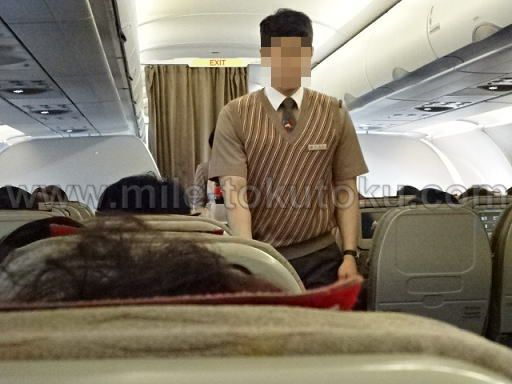 アシアナ航空 エコノミークラス A321 韓国人の男性乗務員