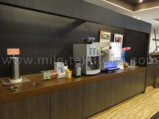 成田空港 第2 IASSラウンジ ドリンクコーナー