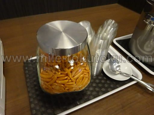 成田空港 第2 IASSラウンジ おつまみは無料