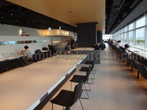 羽田空港 第2 POWER LOUNGE NORTH テーブル席