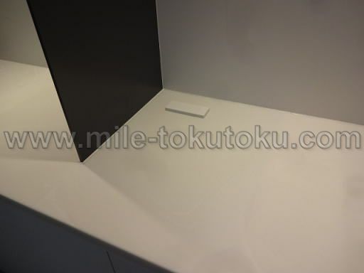 羽田空港 第2 POWER LOUNGE NORTH 通話ブースのコンセント