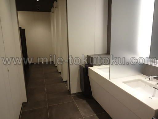 羽田空港 第2 POWER LOUNGE NORTH 男性トイレ