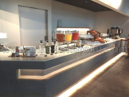 羽田空港 第2 POWER LOUNGE NORTH ドリンクカウンター