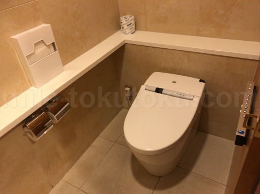 関西空港 大韓航空ラウンジ ウォシュレット便座