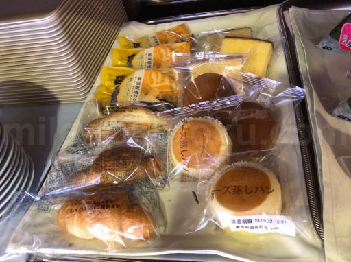 関西空港 大韓航空ラウンジ パン/どら焼き