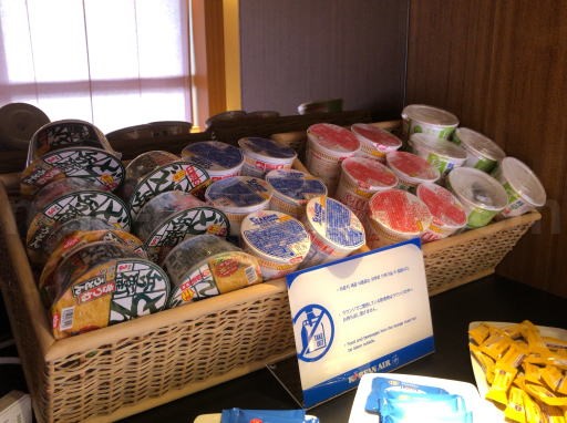 関西空港 大韓航空ラウンジ カップラーメン/うどん