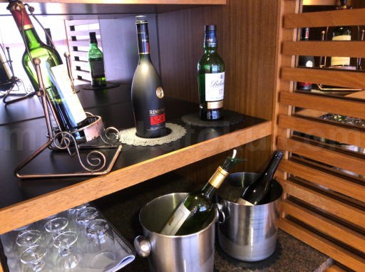 関西空港 大韓航空ラウンジ ワインなどのアルコール類