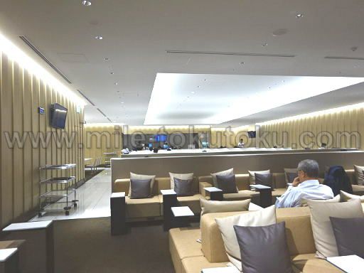 那覇空港 ANAラウンジ 奥から見た様子