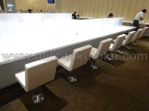 那覇空港 ANAラウンジ カウンター席