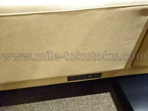 那覇空港 ANAラウンジ 足元のコンセントは不便