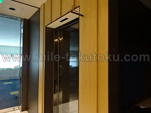 那覇空港 ANAラウンジ 喫煙室の入口