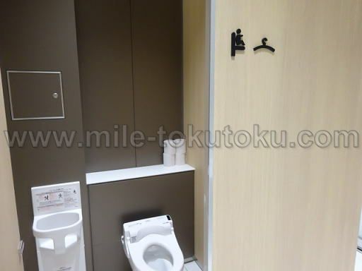 那覇空港 ANAラウンジ トイレ内の更衣室