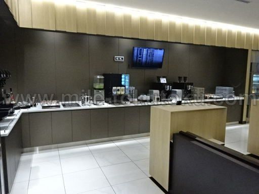 那覇空港 ANAラウンジ ドリンクコーナー