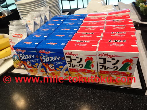 成田空港 デルタ航空ラウンジ コーンフレーク