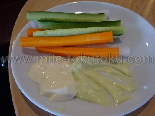 成田空港 デルタ航空ラウンジ 野菜スティックとマヨネーズ