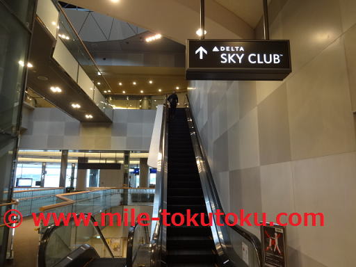 成田空港 デルタ航空ラウンジ エスカレーター