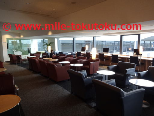 成田空港 デルタ航空ラウンジ ソファー席