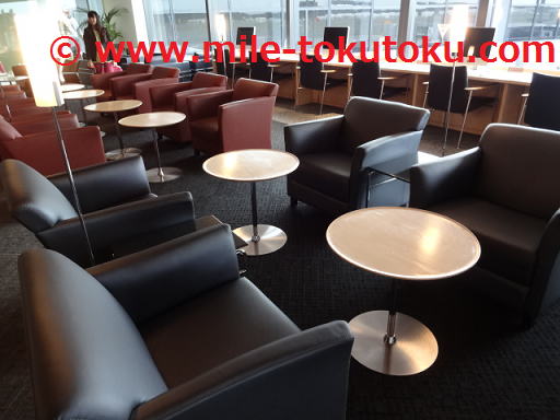 成田空港 デルタ航空ラウンジ テーブルがある席