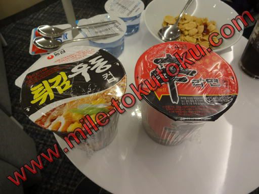ソウル仁川空港 大韓航空ラウンジ ラーメンは2種類