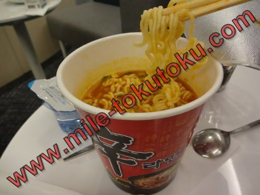 ソウル仁川空港 大韓航空ラウンジ 辛ラーメン