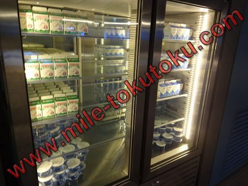 ソウル仁川空港 大韓航空ラウンジ 牛乳と水