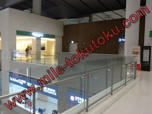 ソウル仁川空港 大韓航空ラウンジ エスカレーター下りて左へ