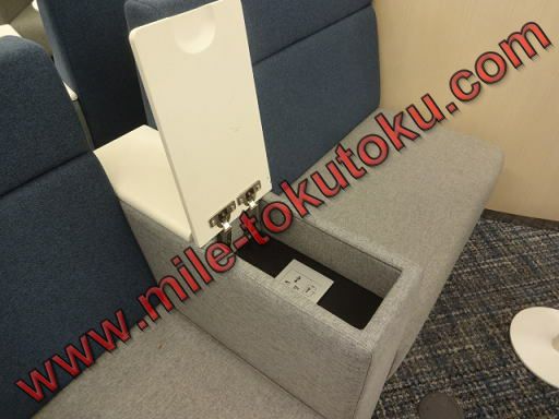 ソウル仁川空港 大韓航空ラウンジ 電源は蓋の下