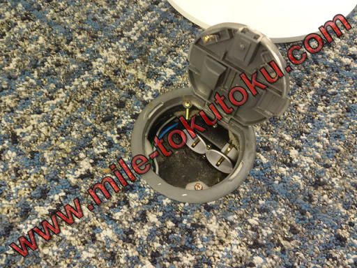 ソウル仁川空港 大韓航空ラウンジ 床の電源