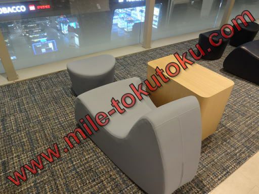 ソウル仁川空港 大韓航空ラウンジ オットマン付きソファ
