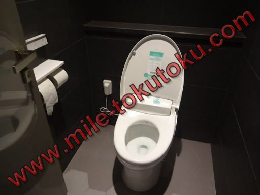 ソウル仁川空港 大韓航空ラウンジ ウォシュレット便座