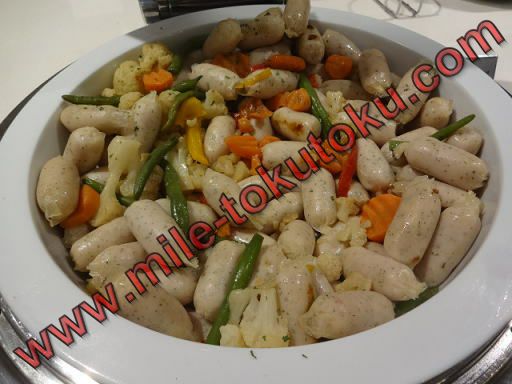 ソウル仁川空港 大韓航空ラウンジ ソーセージと野菜