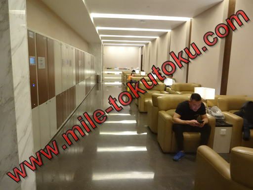 上海/浦東空港 中国東方航空ラウンジ 1階のソファー席