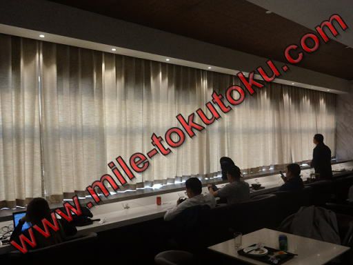 上海/浦東空港 中国東方航空ラウンジ カウンター席