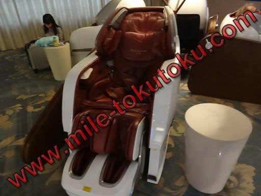 上海/浦東空港 中国東方航空ラウンジ マッサージチェア