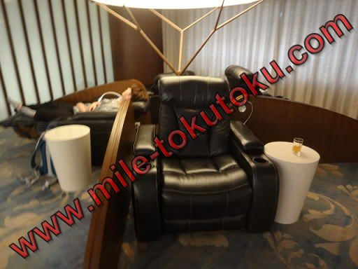 上海/浦東空港 中国東方航空ラウンジ リクライニングシート