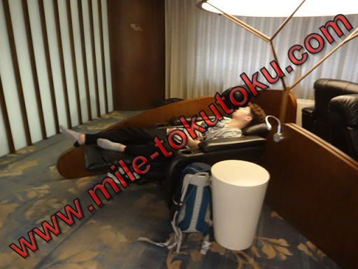 上海/浦東空港 中国東方航空ラウンジ リクライニングシート