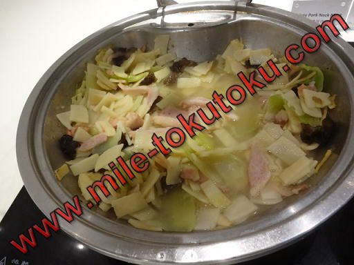 上海/浦東空港 中国東方航空ラウンジ 肉野菜炒め