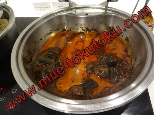 上海/浦東空港 中国東方航空ラウンジ 炒め物