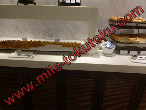 上海/浦東空港 中国東方航空ラウンジ パン