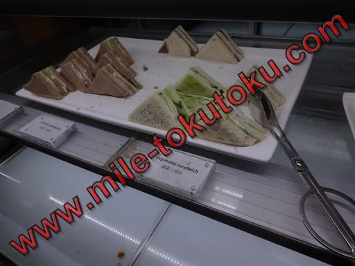 上海/浦東空港 中国東方航空ラウンジ サンドイッチ